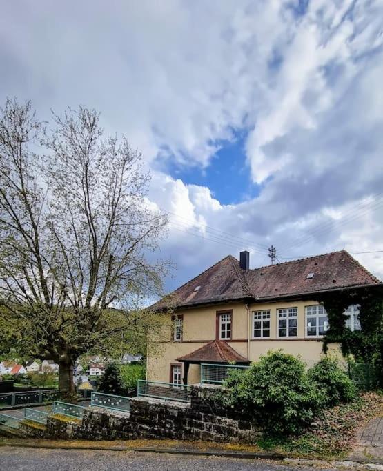 Alte Schule In *